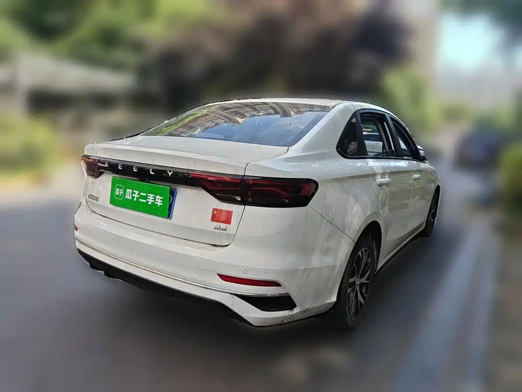 Geely Emgrand 2022 — фото 13