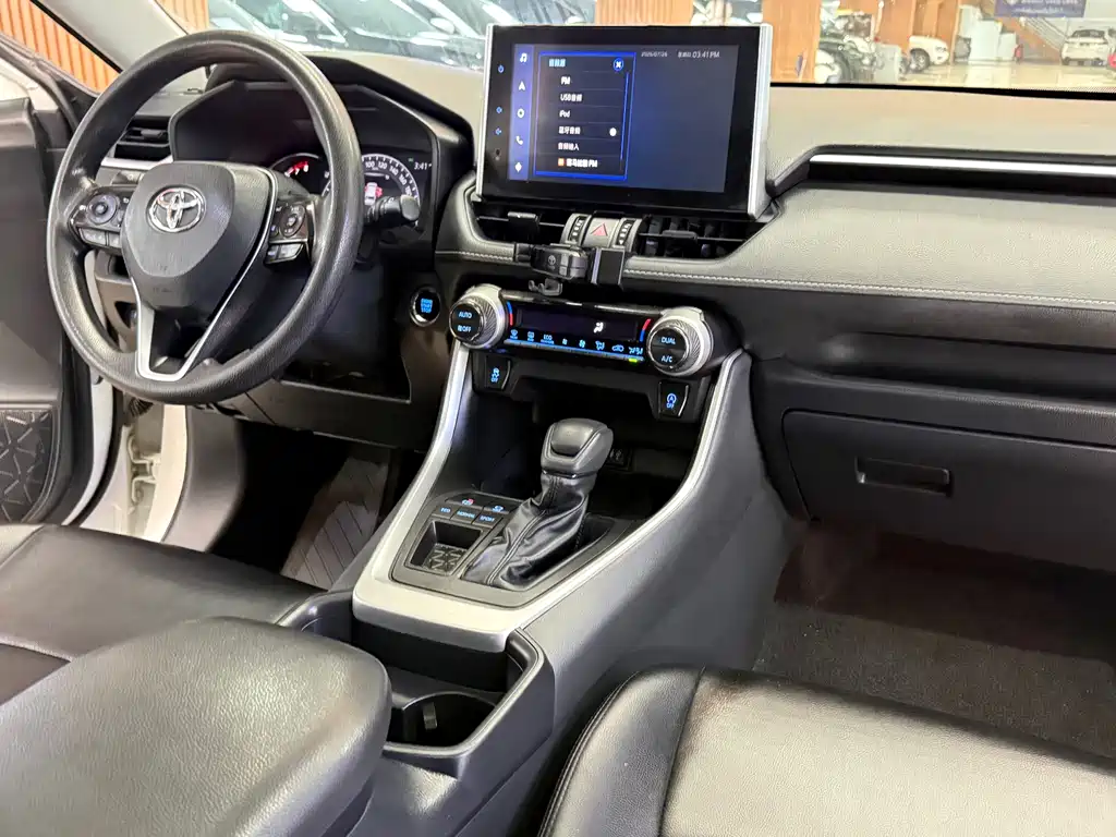 Toyota RAV4 2022 — фото 20