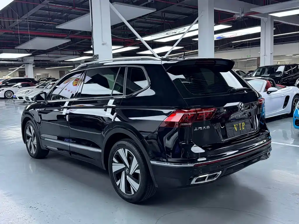 Volkswagen Tiguan L 2023 — фото 17
