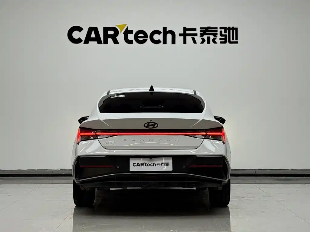 Hyundai Elantra 2025