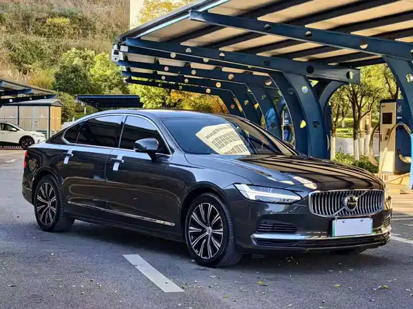 Volvo S90 Plug-In Hybrid 2021