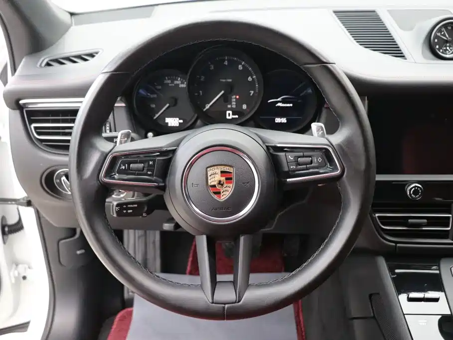 Porsche Macan 2023 — фото 17