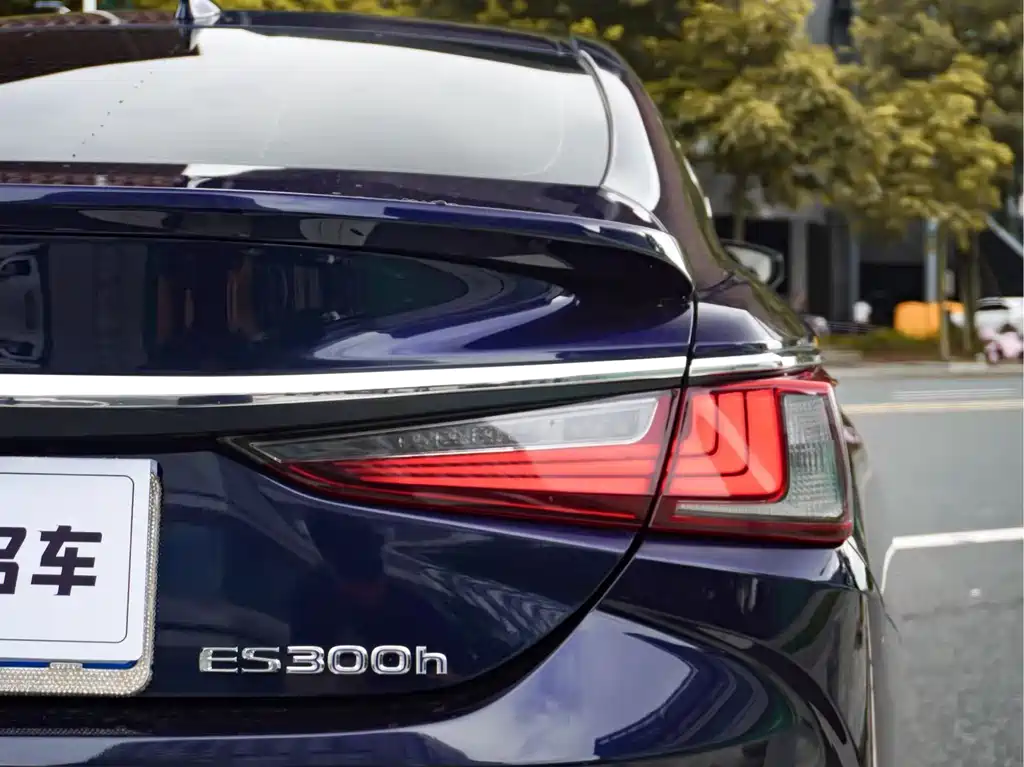 Lexus ES 2020