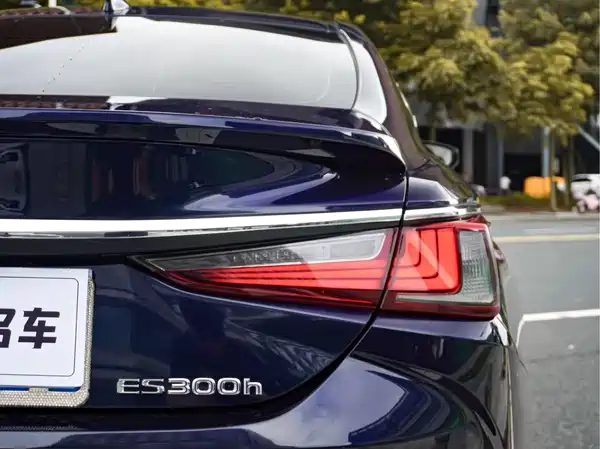 Lexus ES 2020