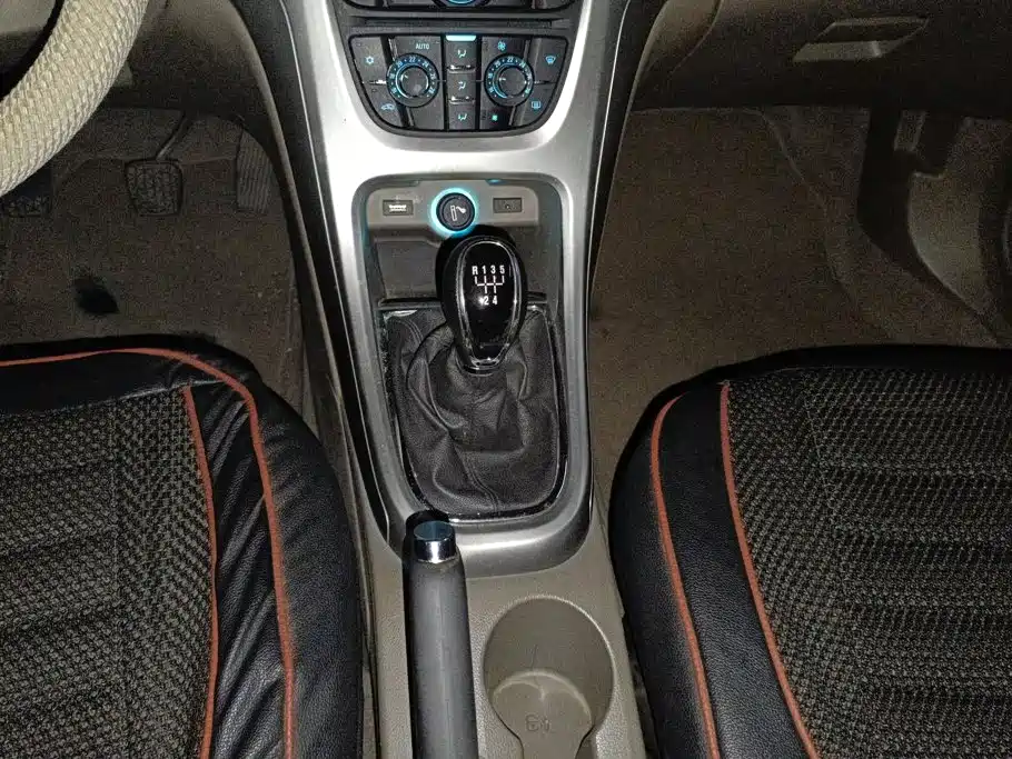 Buick Excelle 2014 — фото 15
