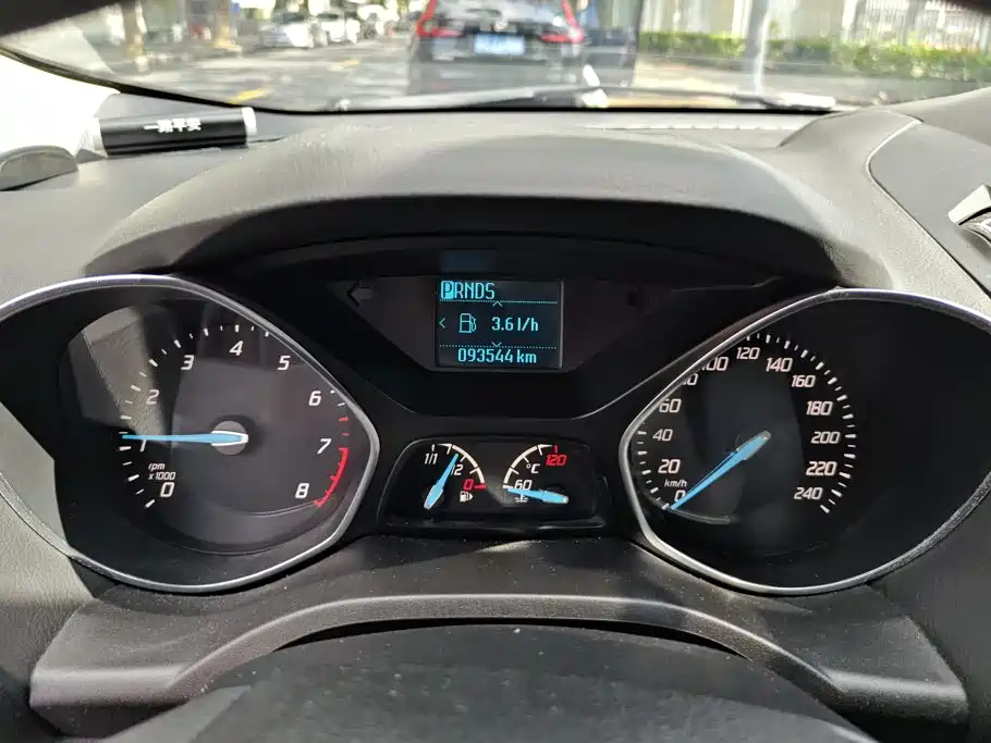 Ford Kuga 2015 — фото 14