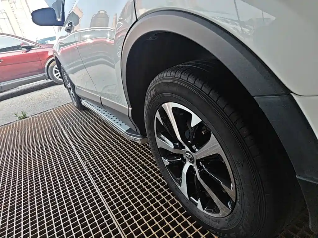 Toyota RAV4 2017 — фото 22