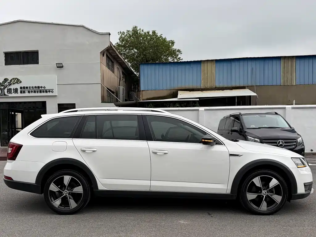 Skoda Octavia 2021 — фото 17