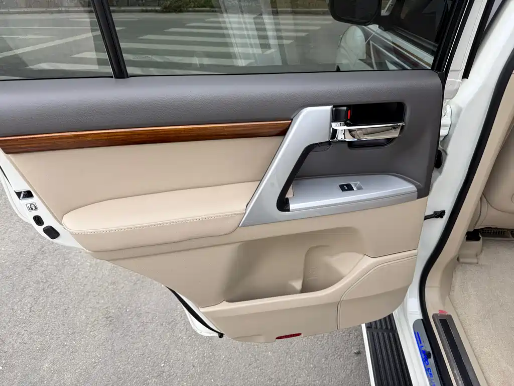 Toyota Land Cruiser 2018 — фото 16