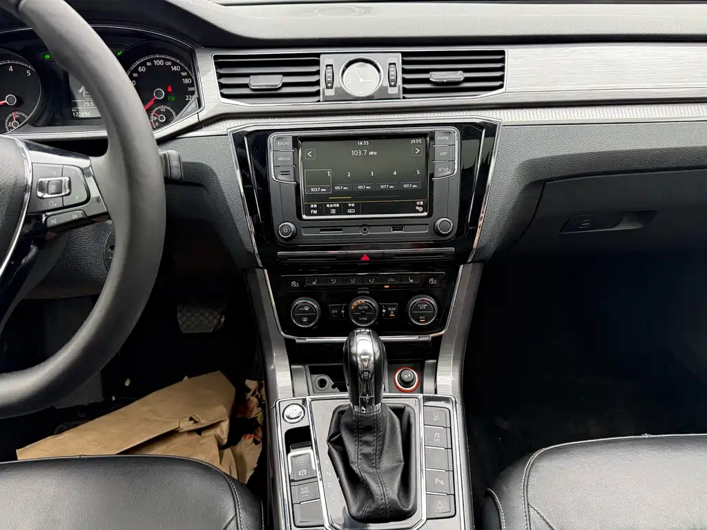 Volkswagen Passat 2018 — фото 10