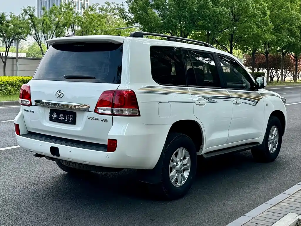 Toyota Land Cruiser 2010 — фото 16