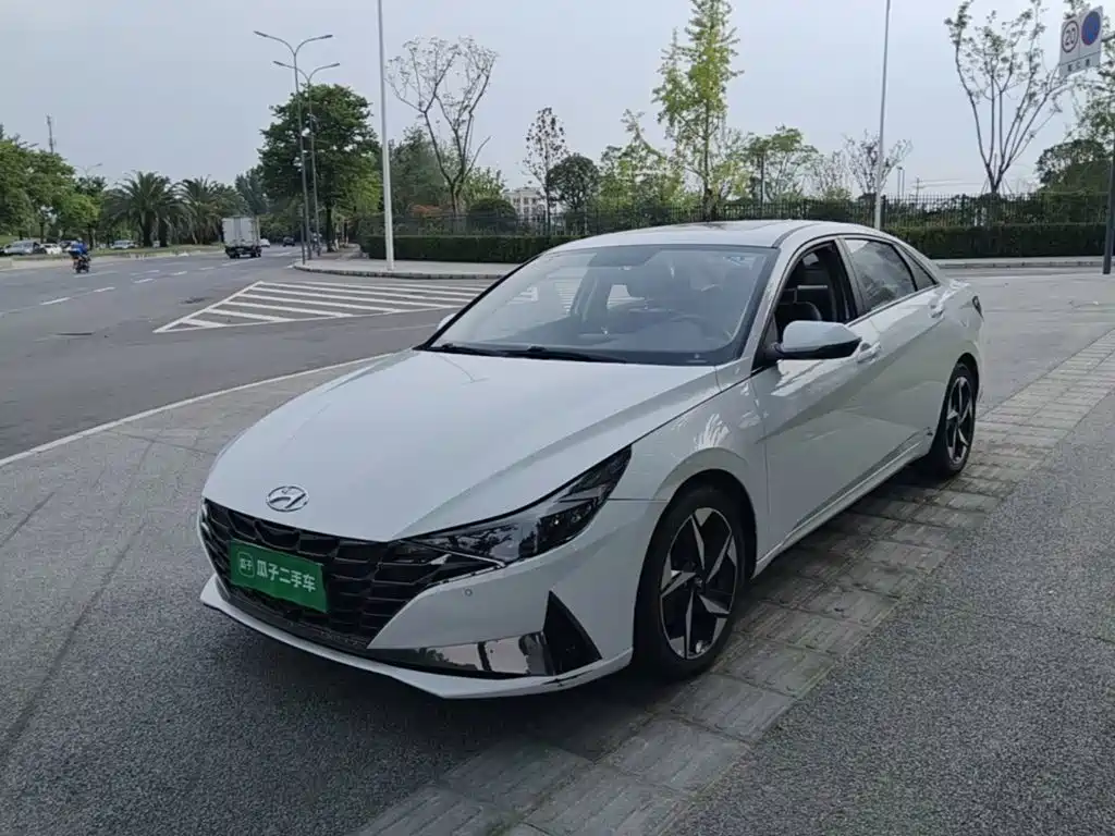 Hyundai Elantra 2022 — фото 2