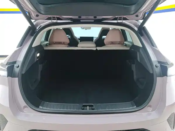 Lynk & Co 06 EM-P 2024
