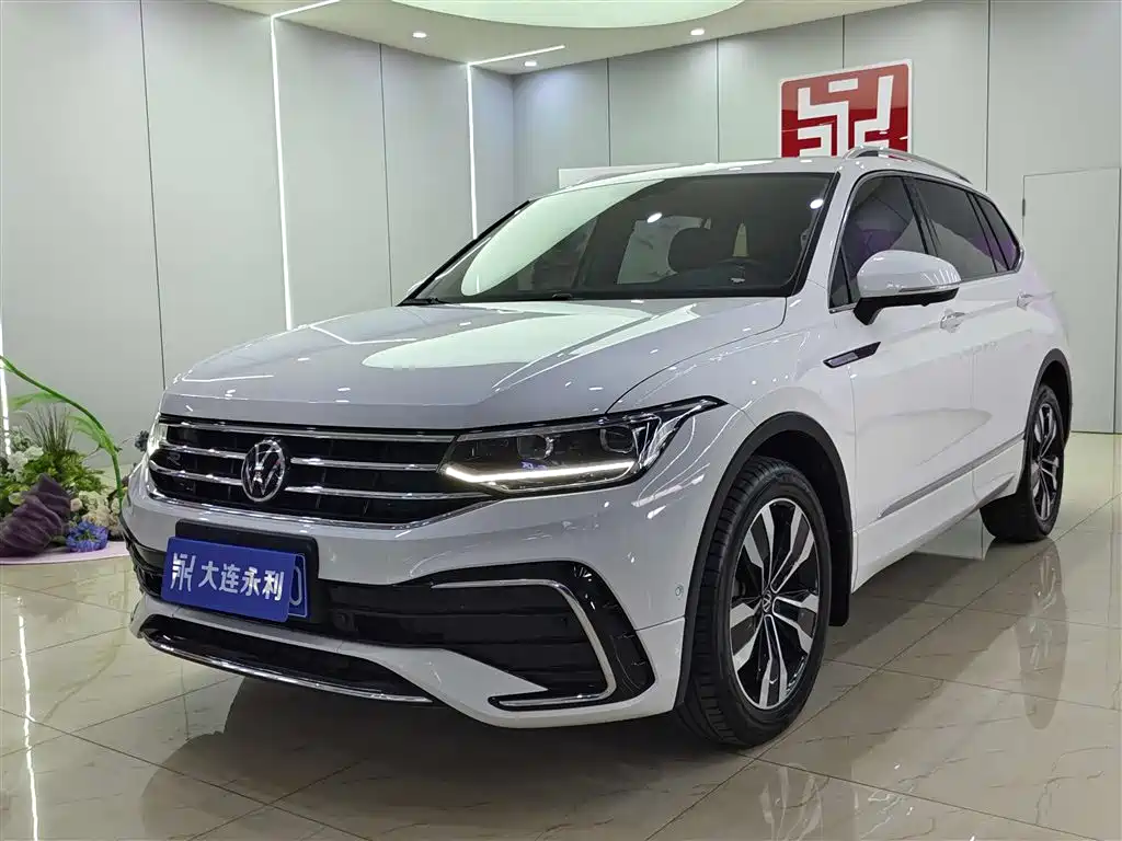 Volkswagen Tiguan L 2022 — фото 1