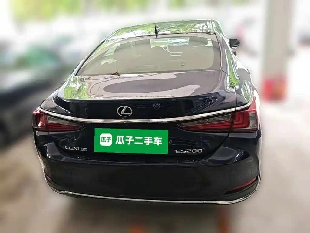 Lexus ES 2018 — фото 10