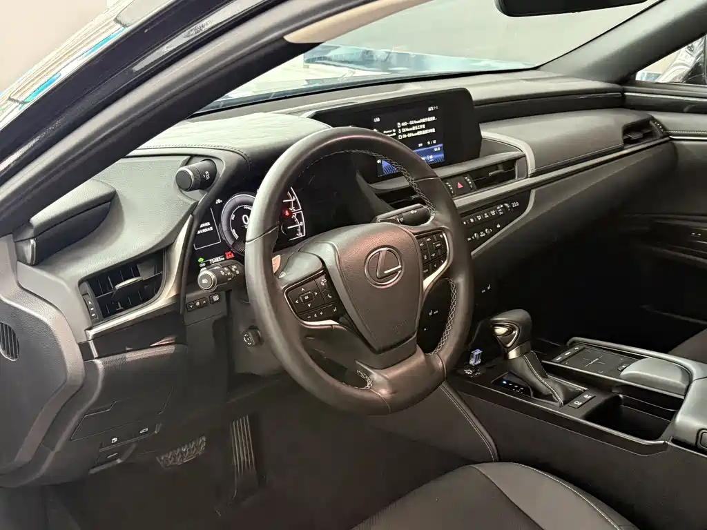 Lexus ES 2021 — фото 16