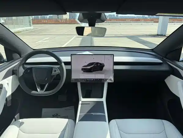 Tesla Model Y 2026