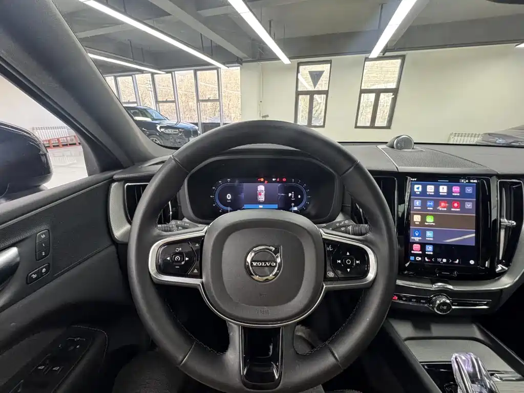Volvo XC60 2025 — фото 13