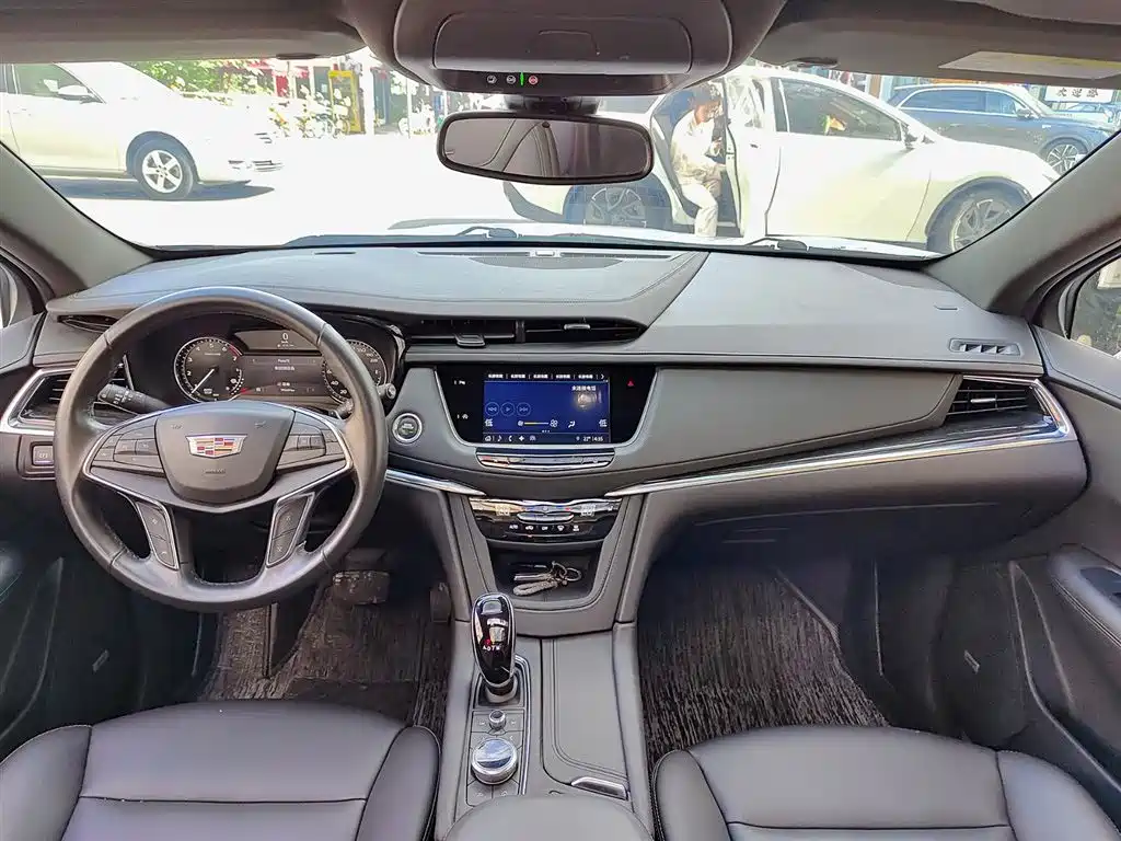 Cadillac XT5 2022 — фото 10