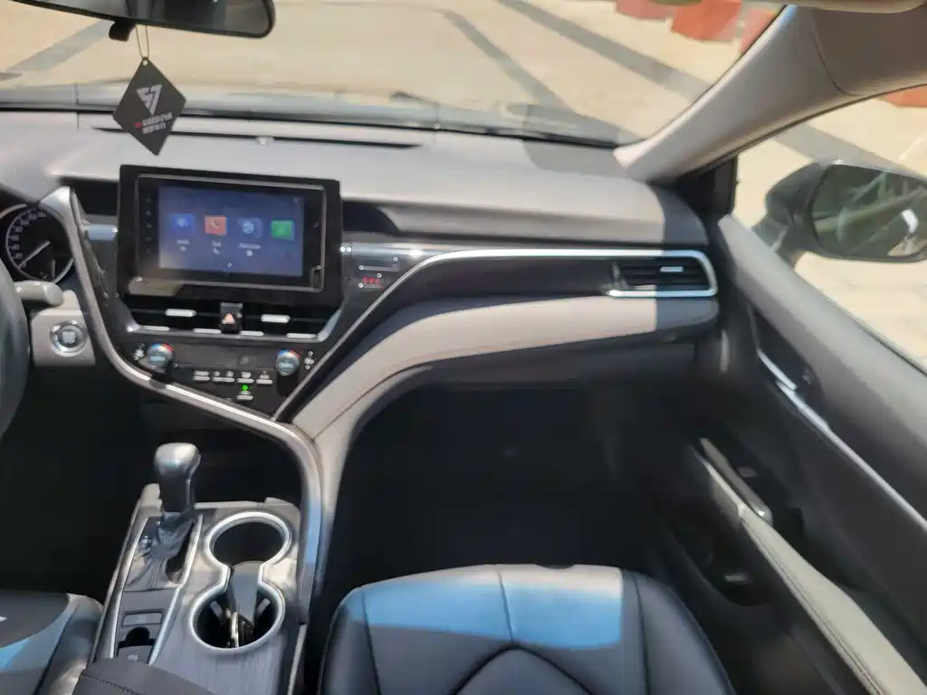 Toyota Camry 2023 — фото 11