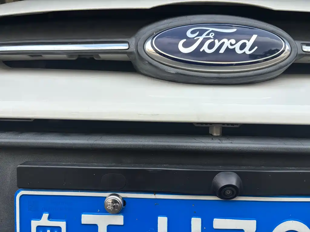 Ford Focus 2013 — фото 20