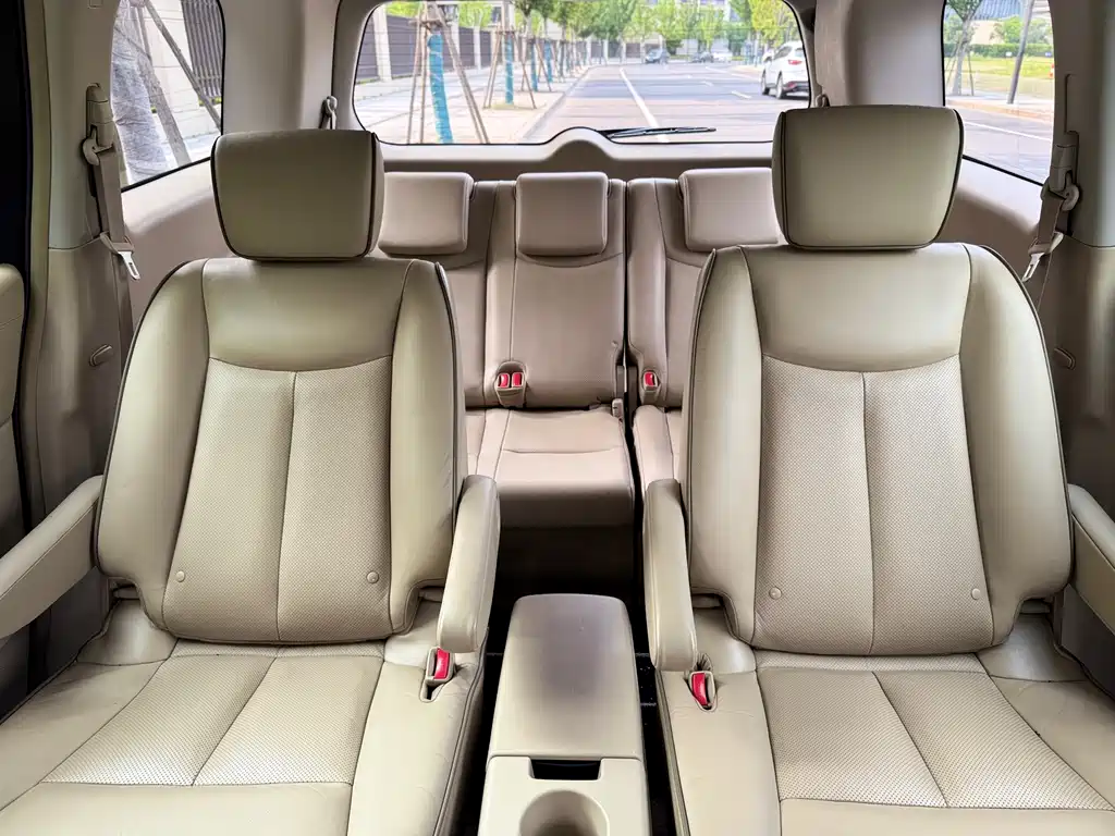 Nissan Quest 2016 — фото 11