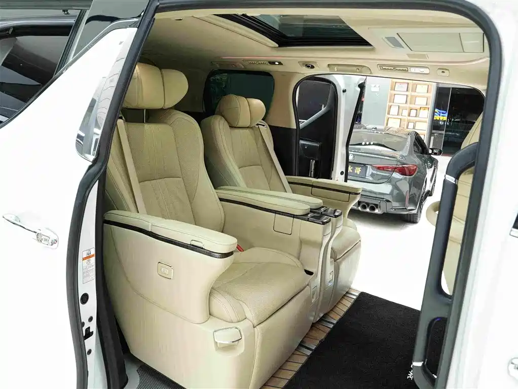 Toyota Alphard 2021 — фото 13