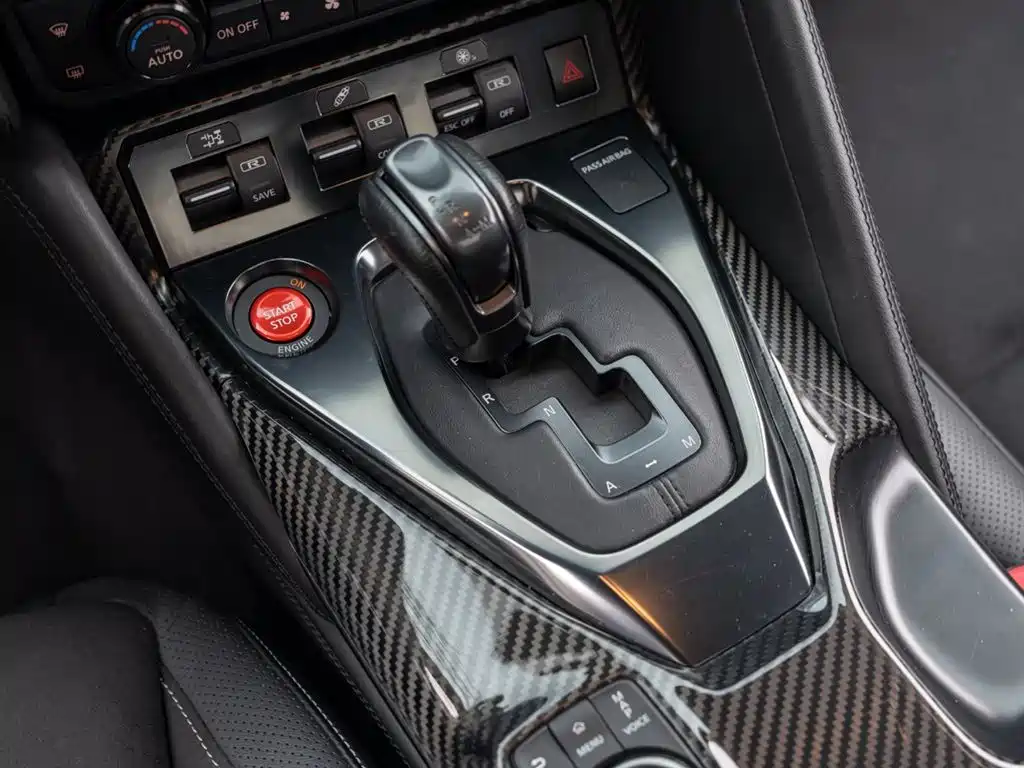 Nissan GT-R 2018 — фото 16