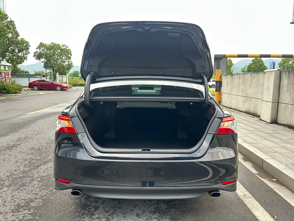 Toyota Camry 2023 — фото 19