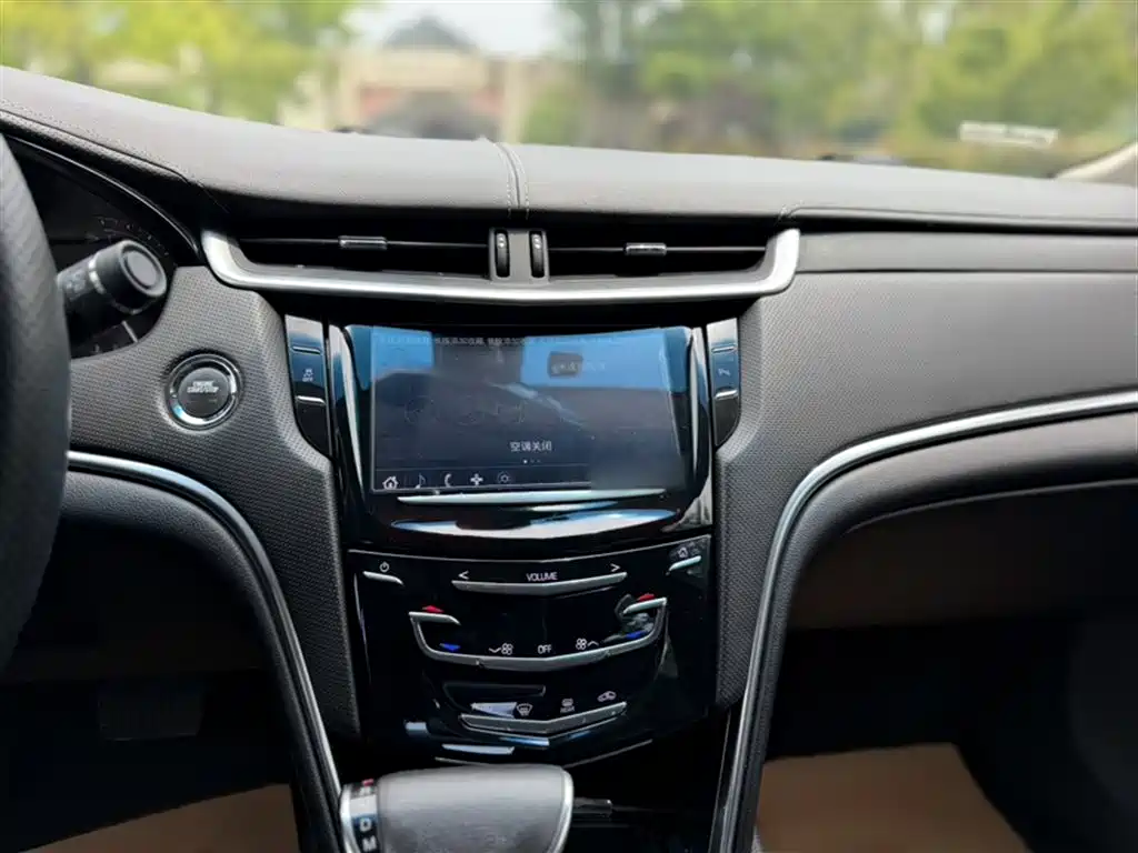 Cadillac XTS 2018 — фото 12