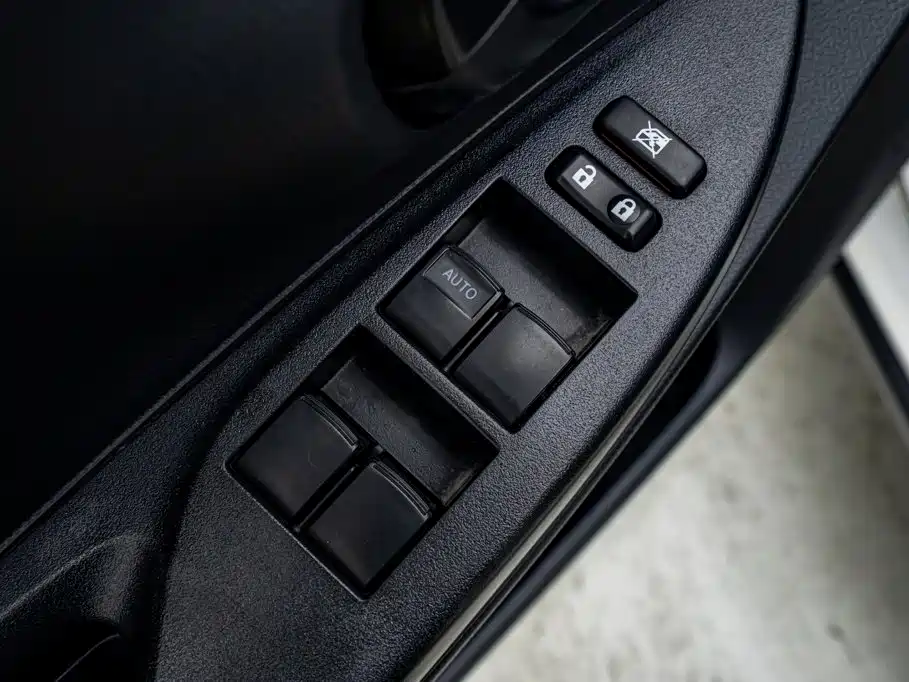 Toyota Yaris L 2022 — фото 11