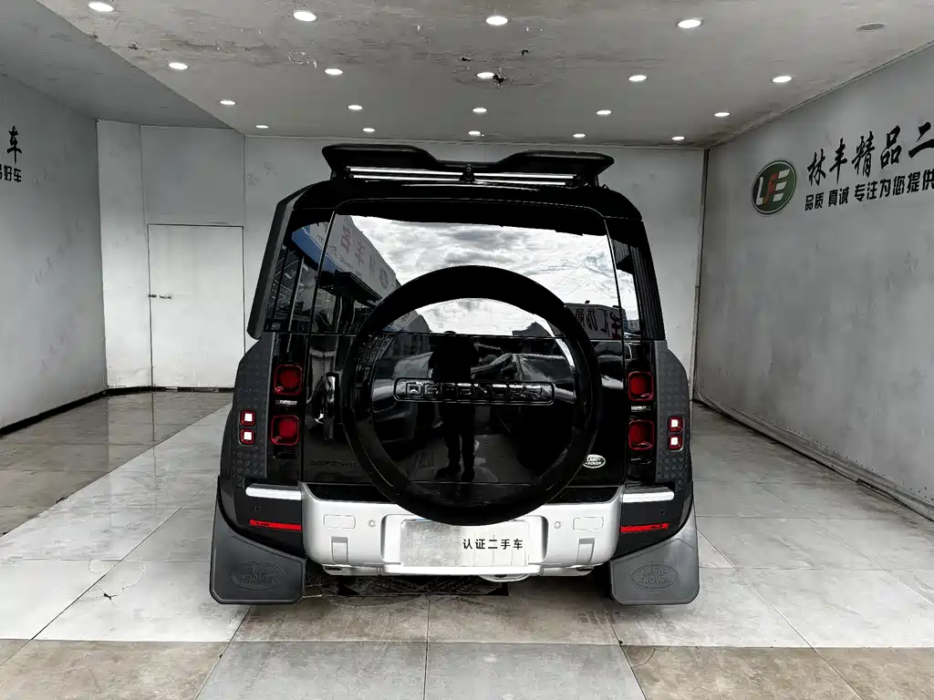 Land Rover Defender 2023 — фото 6