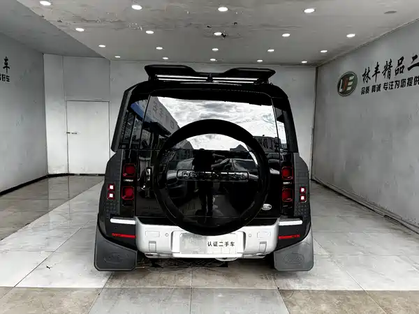 Land Rover Defender 2023