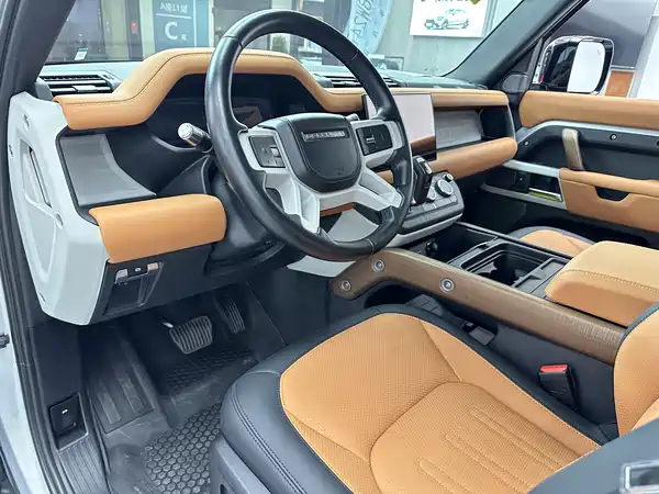 Land Rover Defender 2021
