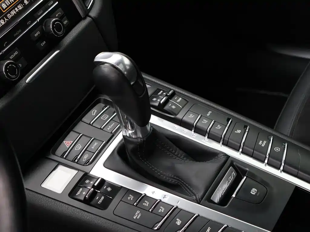 Porsche Macan 2015 — фото 14