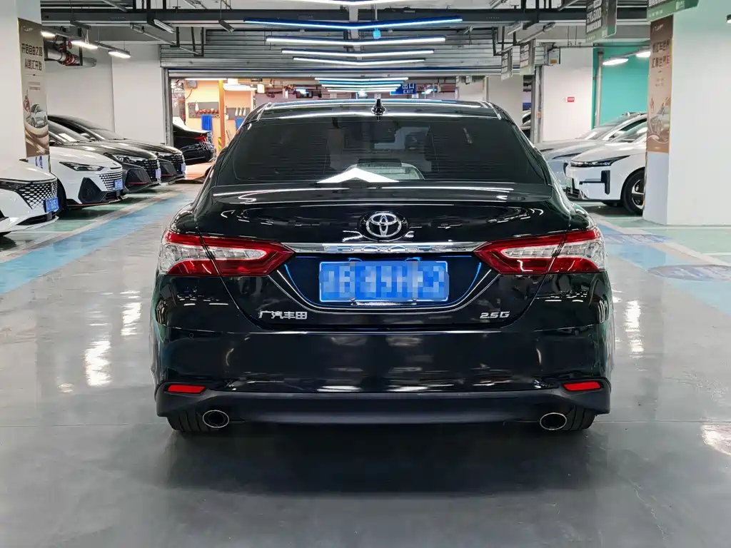 Toyota Camry 2023 — фото 14