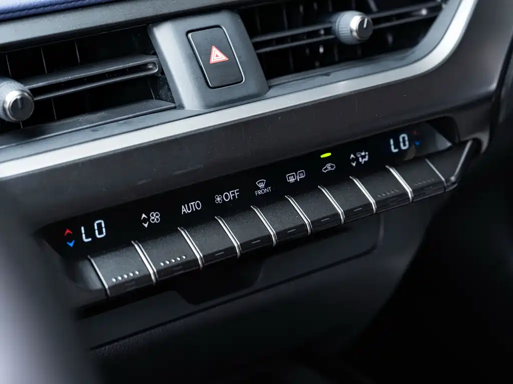 Lexus UX 2021 — фото 17