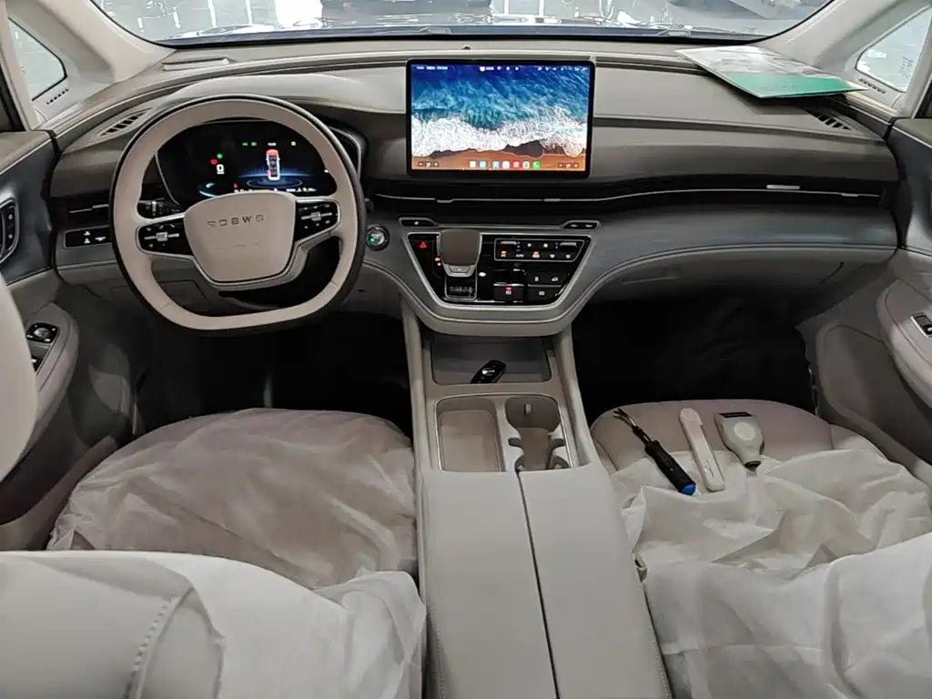 Roewe iMAX8 New Energy 2025 — фото 10