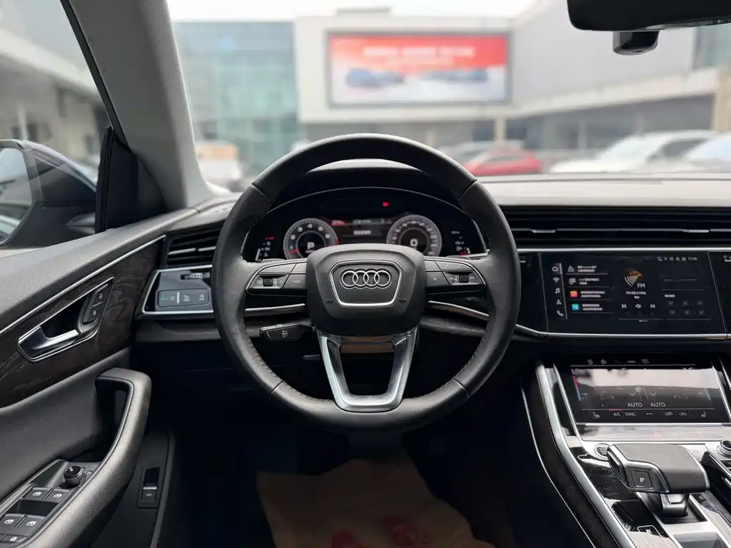 Audi Q8 2021 — фото 15
