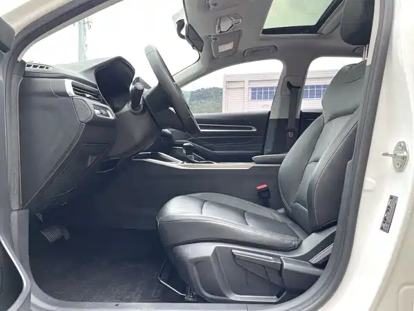 Geely Emgrand 2023
