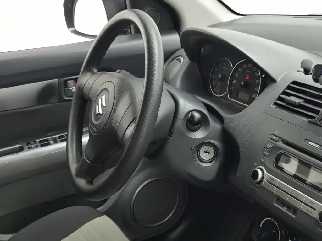 Suzuki Swift 2013 — фото 22