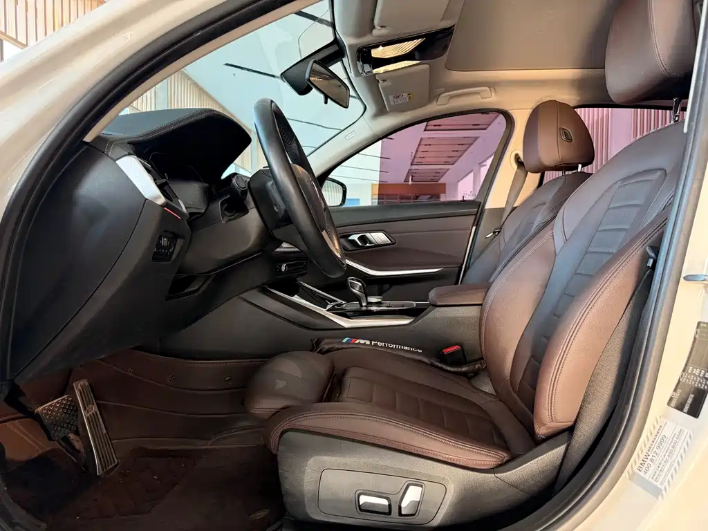 BMW 3 Series 2019 — фото 17