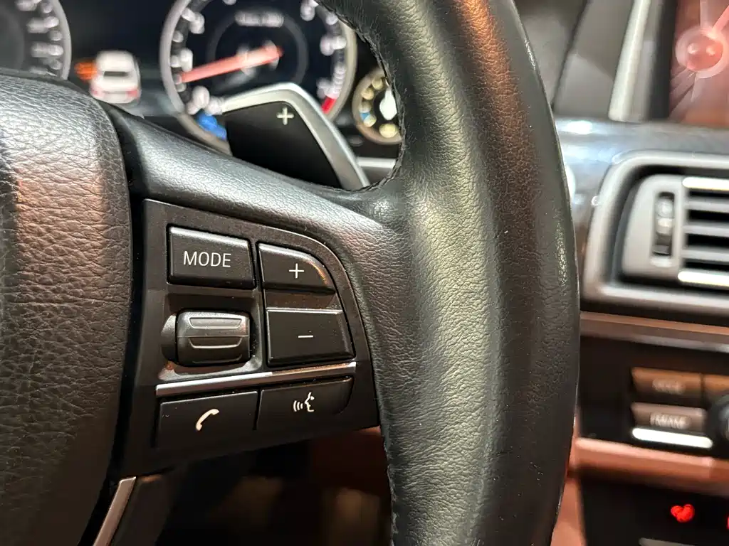 BMW 5 Series 2016 — фото 11