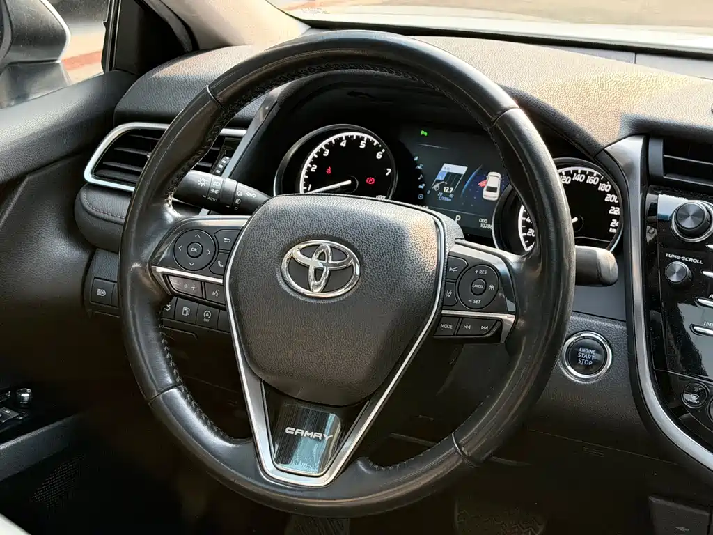 Toyota Camry 2018 — фото 5