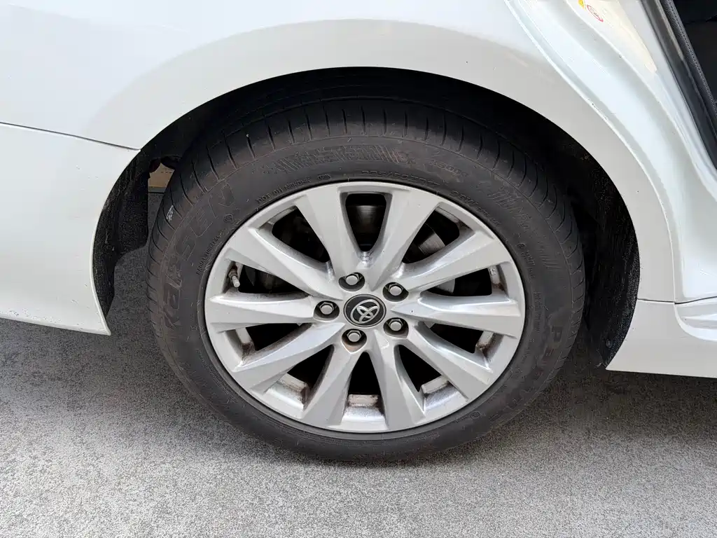 Toyota Camry 2018 — фото 14