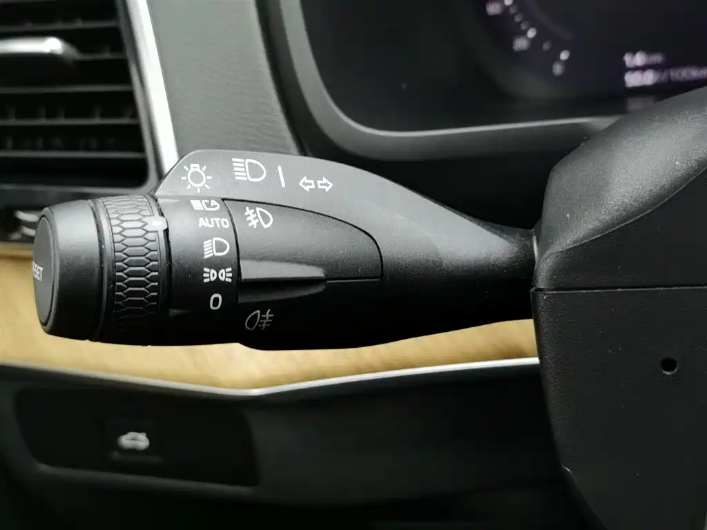 Volvo XC90 2023 — фото 21