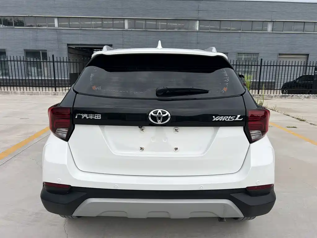 Toyota Yaris L 2022 — фото 5