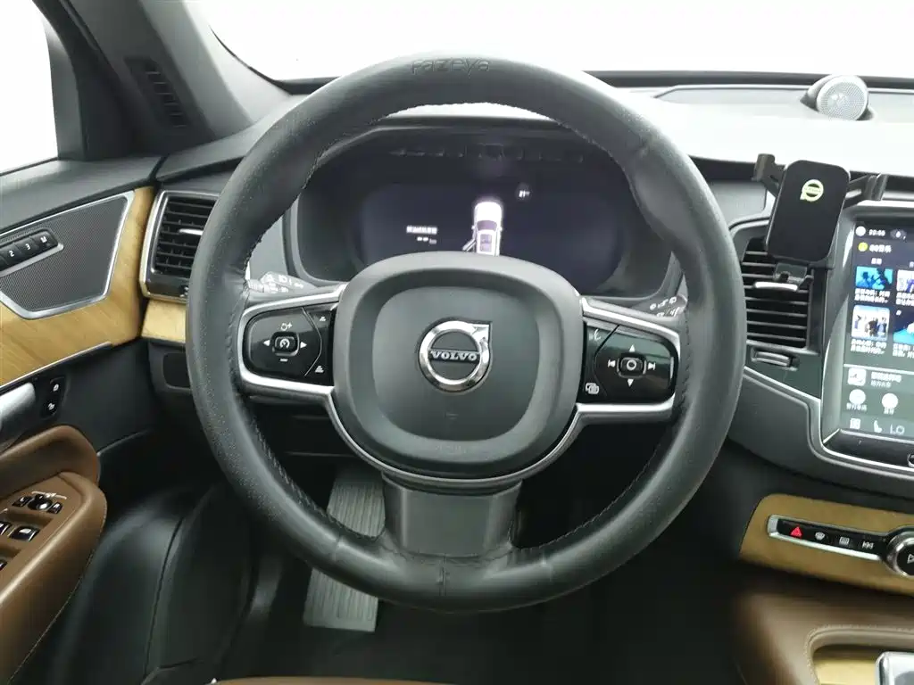 Volvo XC90 2023 — фото 11