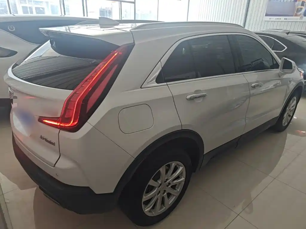 Cadillac XT4 2023 — фото 7