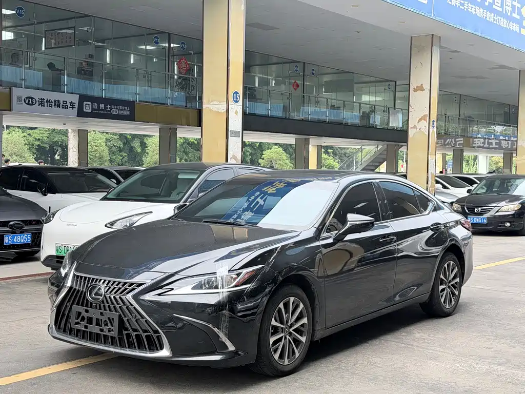 Lexus ES 2024